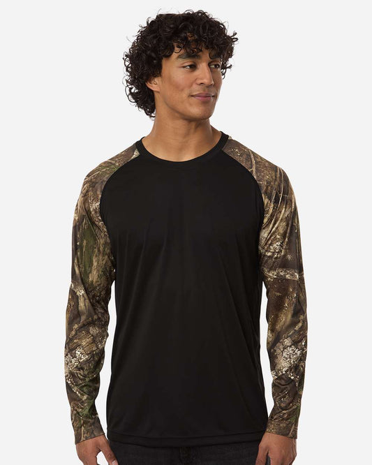 Realtree Unisex Realtree Performance Colorblocked Long Sleeve T-Shirt in Camo/ Black, style RT3104